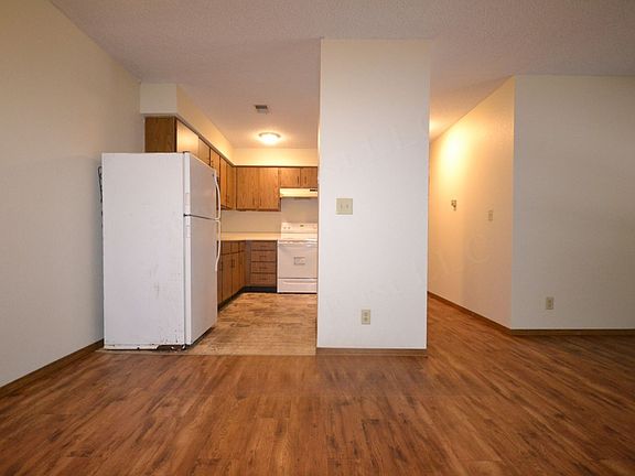 5th image of 915 W College St #A-11