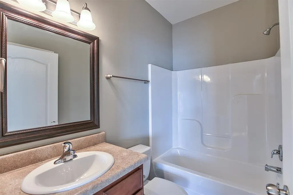 3 bed, 1240 sqft, $650 — Photo 3