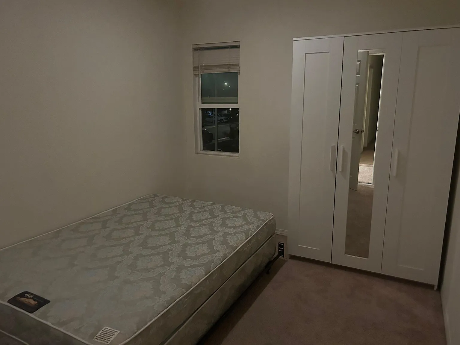 5 bed, 4300 sqft, $899 — Photo 4