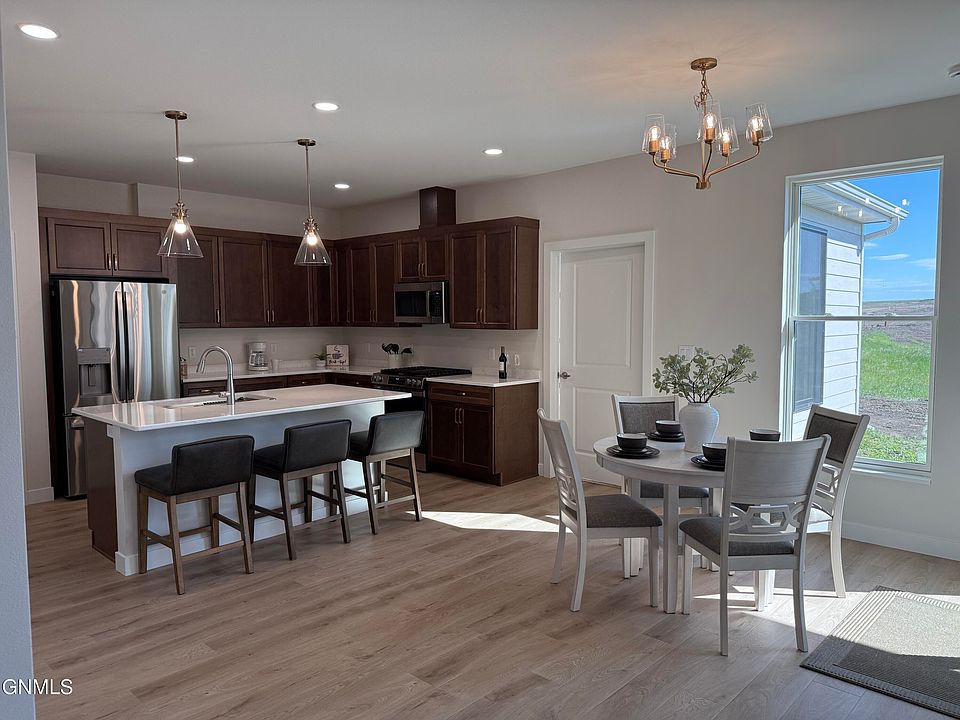 2nd image of 4419 Goldfinch Dr