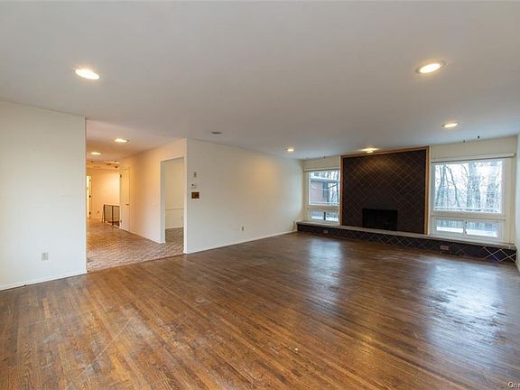5th image of 24 Halley Dr