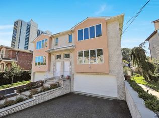 220 Slocum Way, Fort Lee, NJ 07024