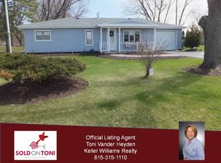 9545 Old River Rd, Roscoe, IL 61073