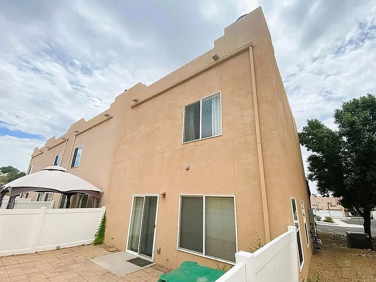 1912 Hollyhock Cir — Photo 39