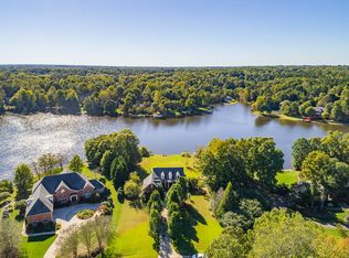 540 Shoreline Dr, Matthews, NC 28104