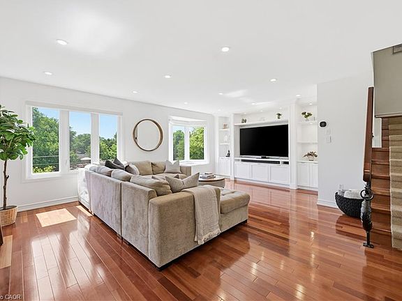 5th image of 5110 Fairview St #15