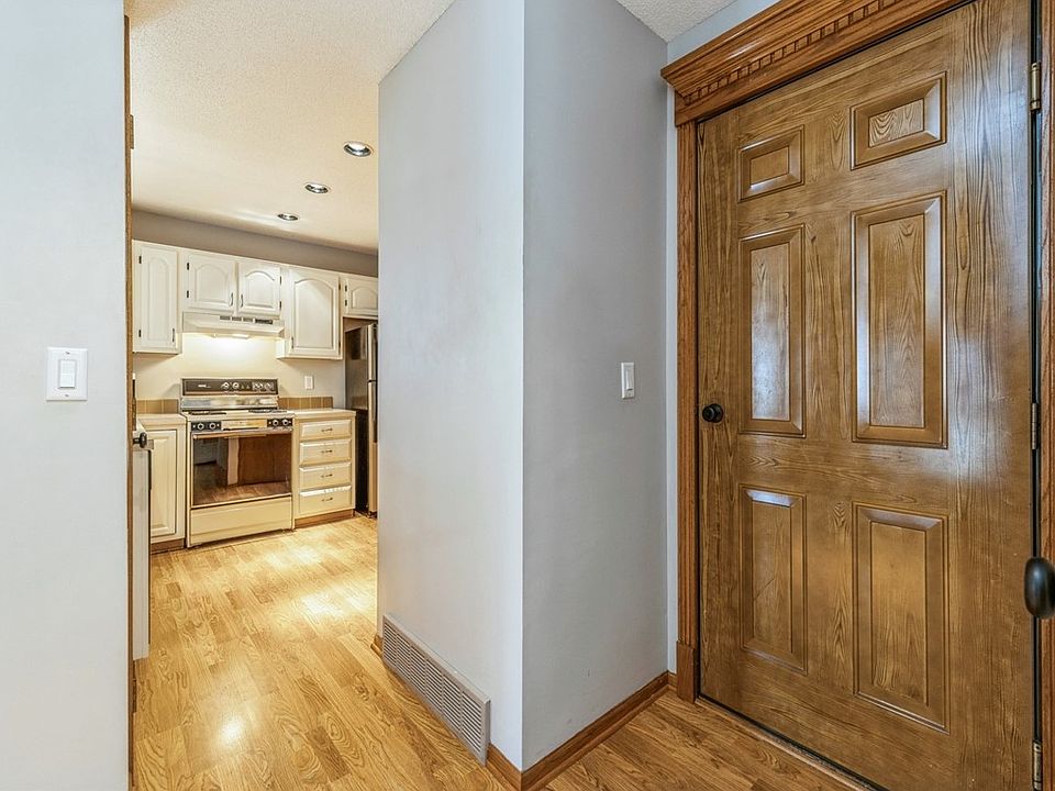 8118 Dellwood Dr, Urbandale, IA 50322 Zillow