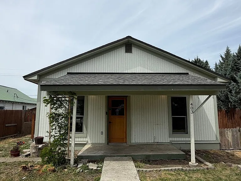 403 N Pacific St — Photo 1