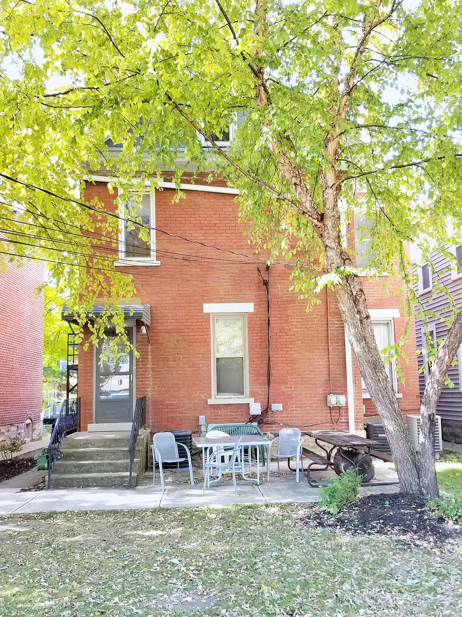 Back Exterior/Entrance - 1490 Michigan Ave
