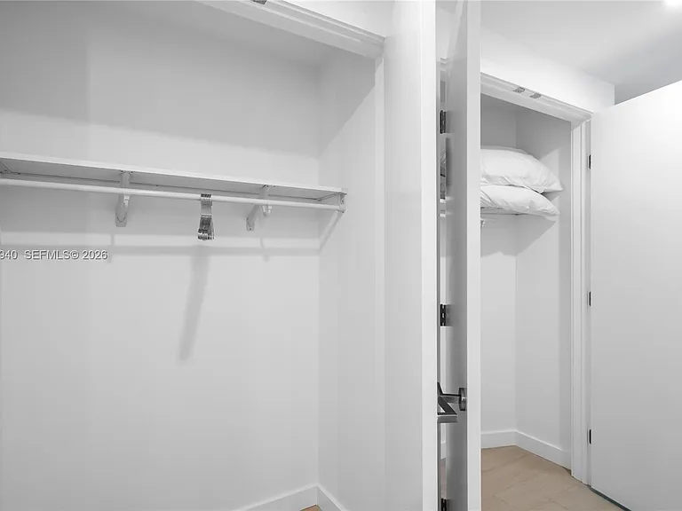 9221 E Bay Harbor Dr #408 — Photo 8