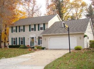 2860 Sleepy Hollow Dr, Green Bay, WI 54311