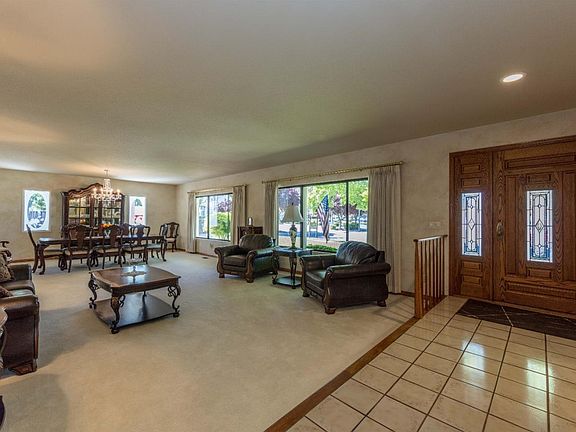 5th image of 2610 Bobolink Dr