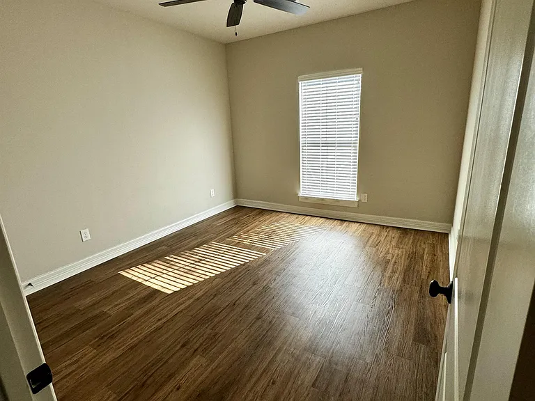 5100 Westgate Ln #103-1 — Photo 6