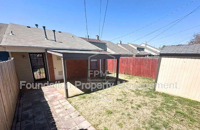 1818 Winship Dr — Photo 17