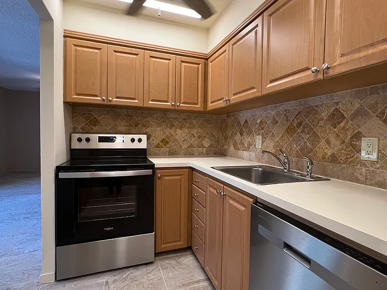 2501 NE 11th St #6 — Photo 14