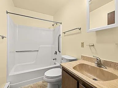 5th image of 531 E Grand Ave #B