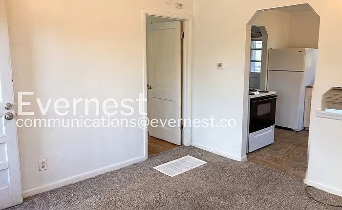 231 N Roosevelt Ave — Photo 5