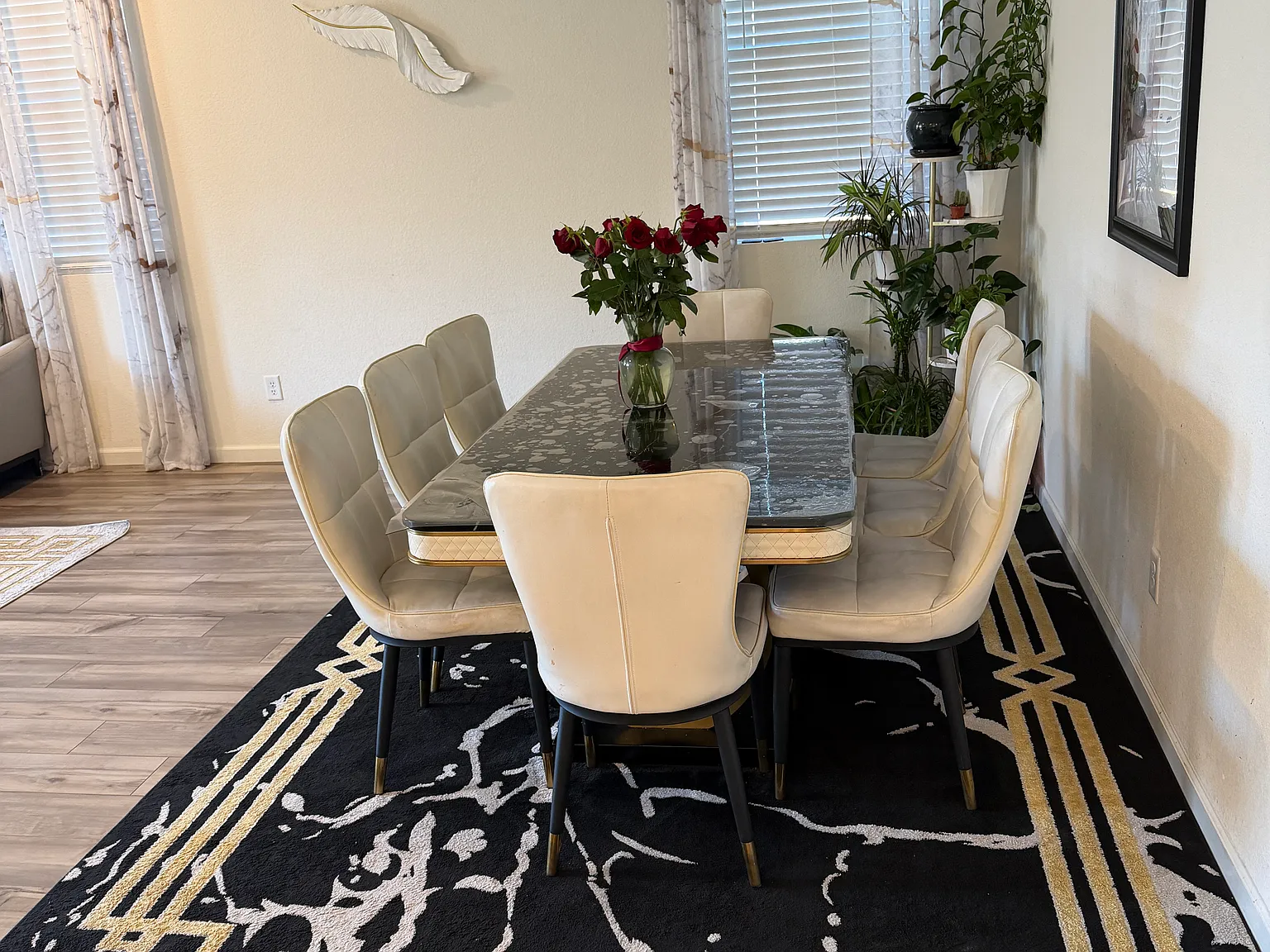 4 bed, 1934 sqft, $2,990 — Photo 2