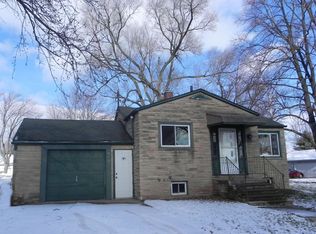 890 Ridge Ln, Oshkosh, WI 54901