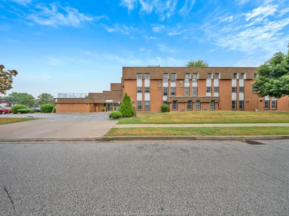 6211 Thornberry Cres #250, Windsor, ON N8T 3A5