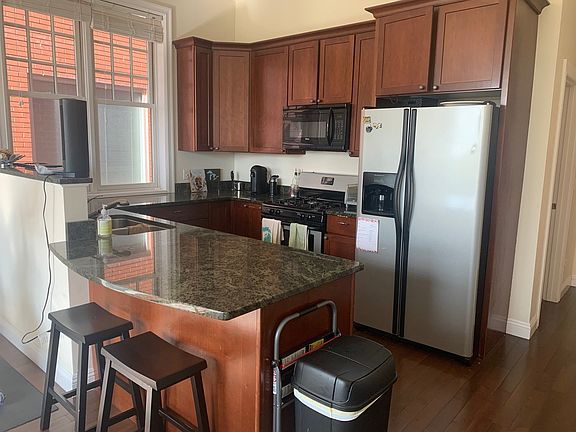 4th image of 1713 N Sheffield Ave APT 3N