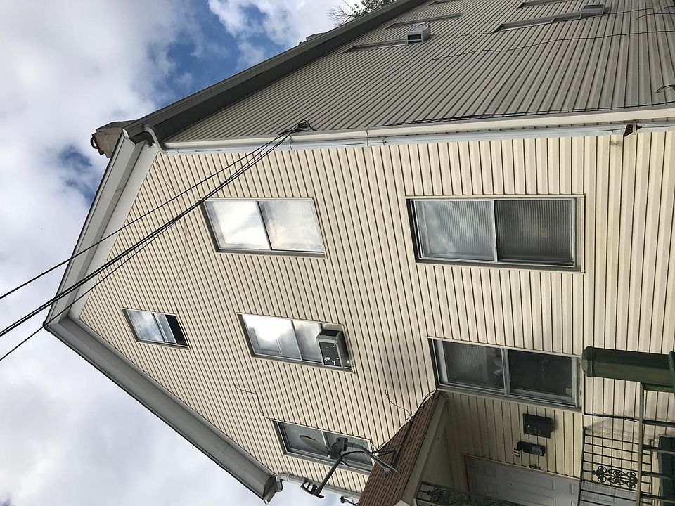 Front view of the house.