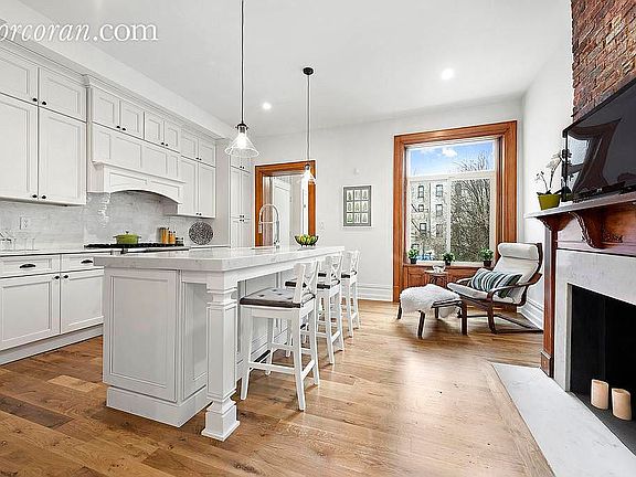 3rd image of 904 Saint Johns Pl