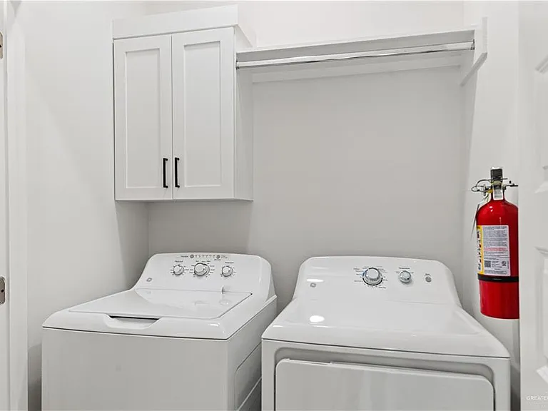 1300 Rosewood Ln #2 — Photo 16