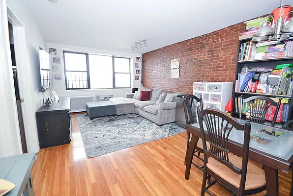 Rented by City Connections Realty | media 17