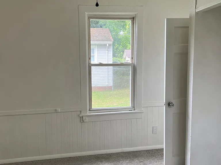1908 Maple Ave — Photo 8