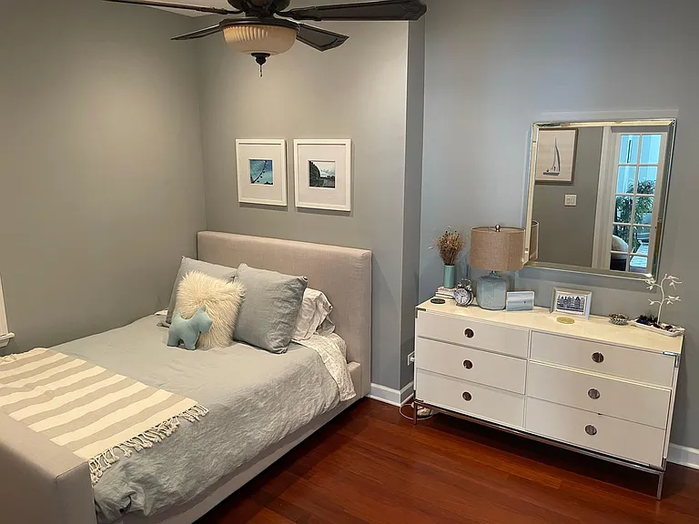 561 W Briar Pl — Photo 8