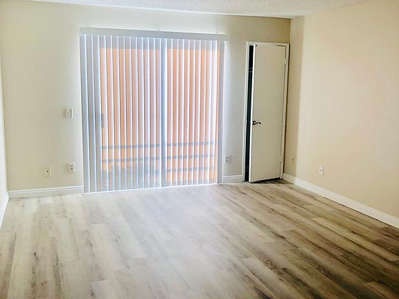 5th image of 6420 Fulton Ave #107