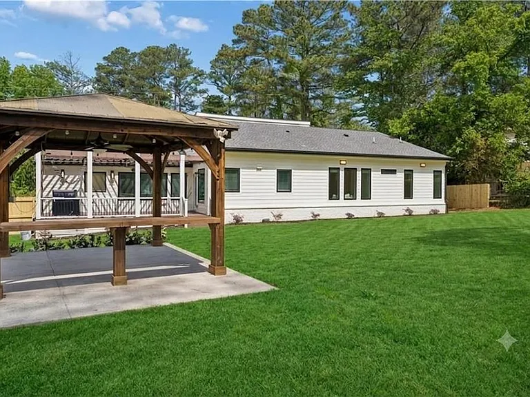 4130 Lower Roswell Rd — Photo 35