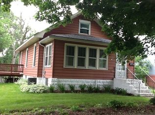 810 Wheeler St, Woodstock, IL 60098