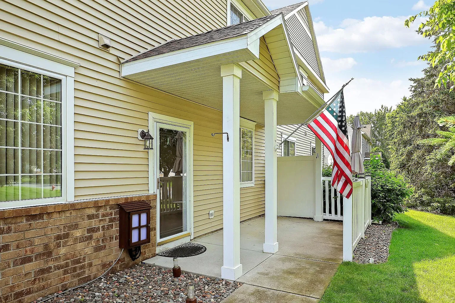 2 bed, 1700 sqft, $2,300 — Photo 2