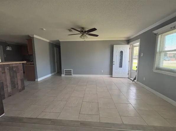 632 Bannerwood Dr, Gretna, LA 70056