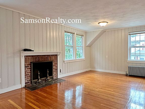 5th image of 2288 Cranston St Floor 2
