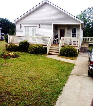 1st image of 206 Rebecca Dr