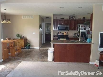 Kitchen
						:
						Stainless steel appliances in kitchen