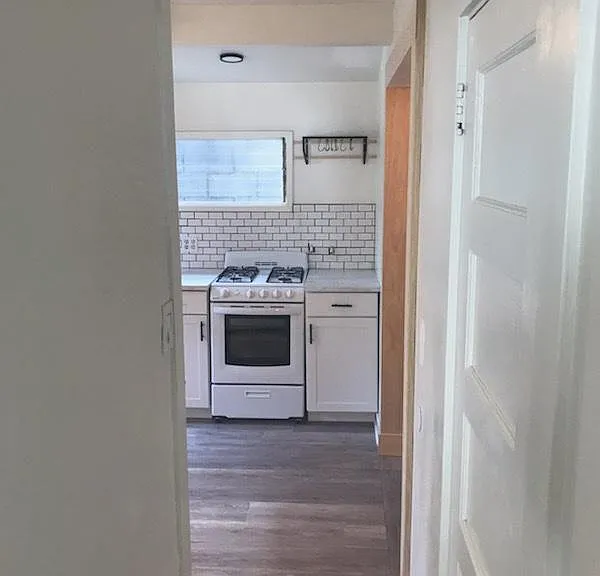 910 E Elk Ave #A — Photo 12