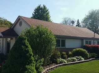 1949 Recker Rd, Perrysburg, OH 43551