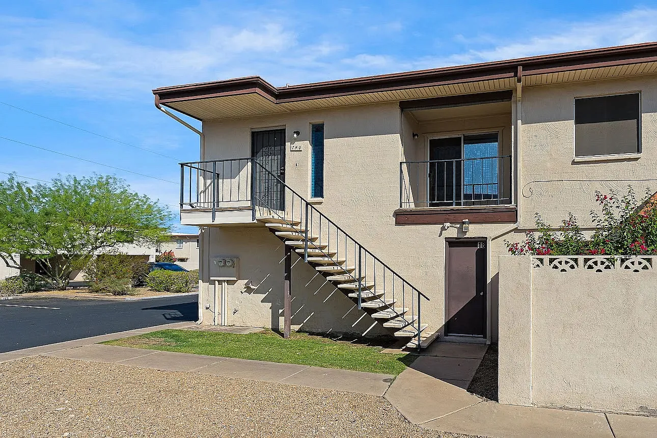 2 bed, 1036 sqft, $1,550 — Photo 1