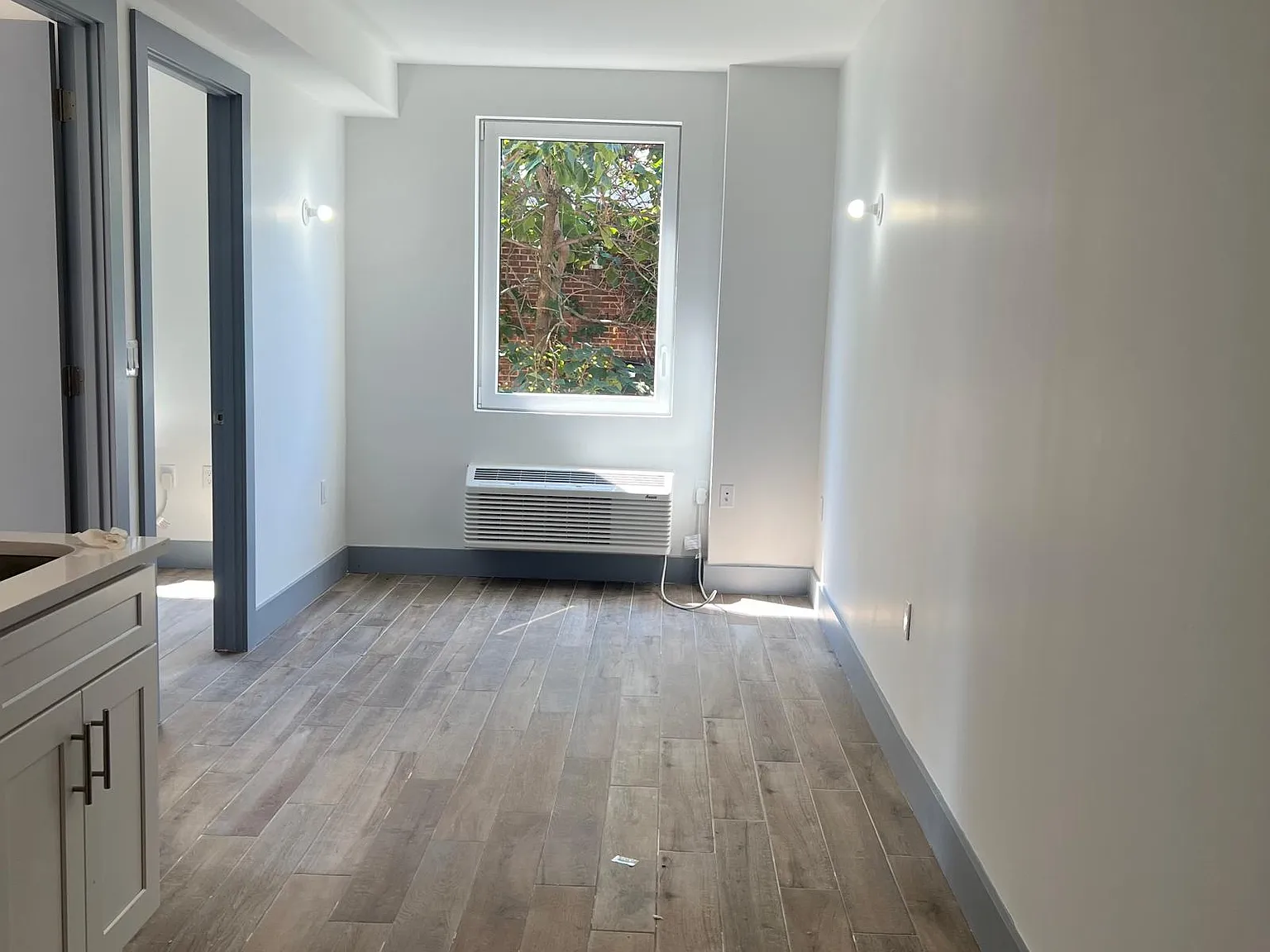 2 bed, 800 sqft, $3,058 — Photo 3