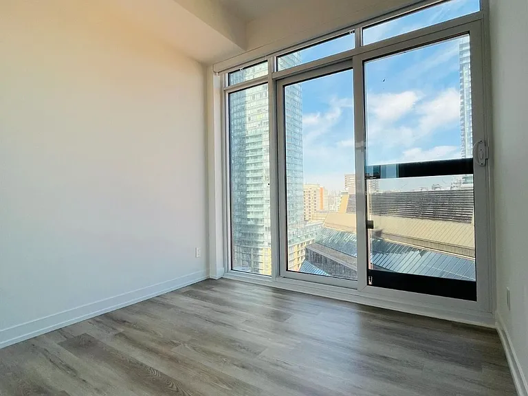 771 Yonge St #1208 — Photo 9