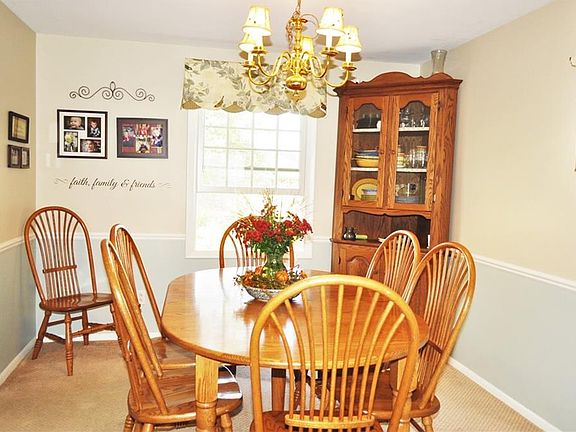 5th image of 2076 El Camino Dr