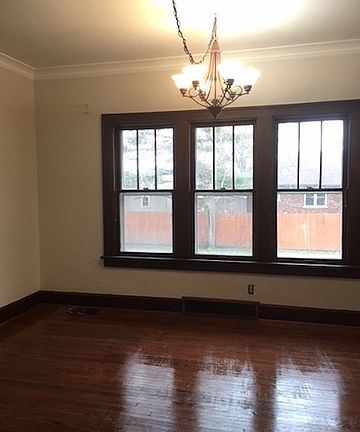 4th image of 1031 N Prairie Ave