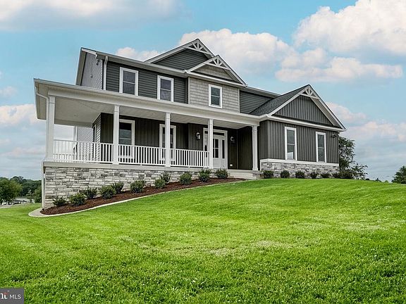 2nd image of 211 Estes Ln