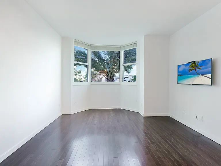 300 S Pointe Dr #405 — Photo 25
