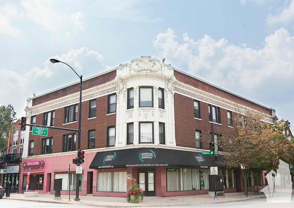 1st image of 3056 N Greenview Ave #3A