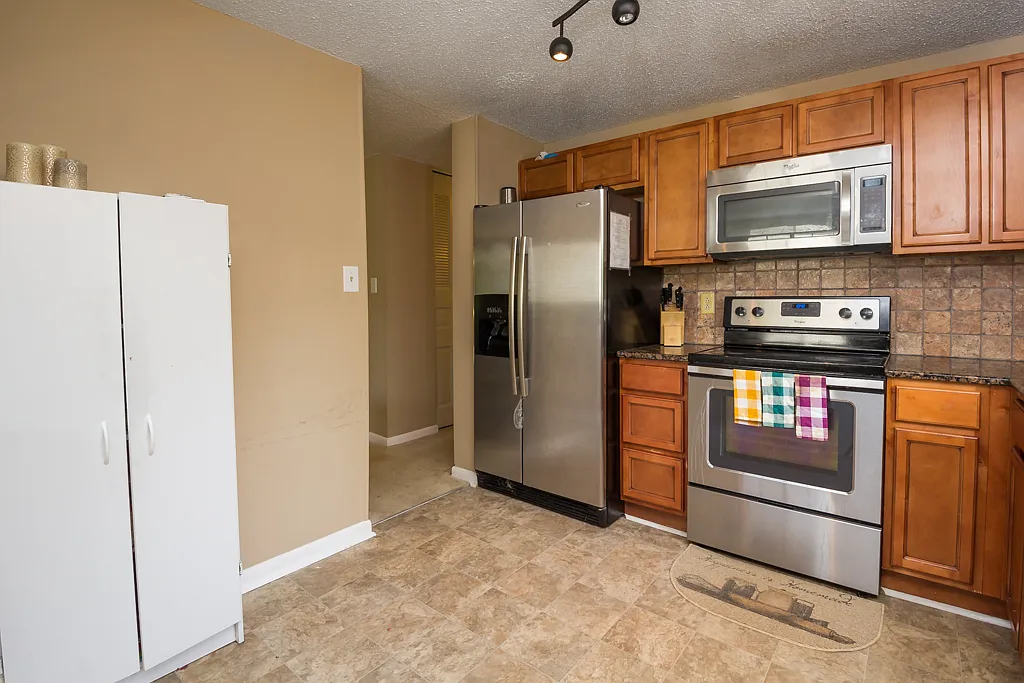 Five Cedars Rd, Charlotte — Photo 4